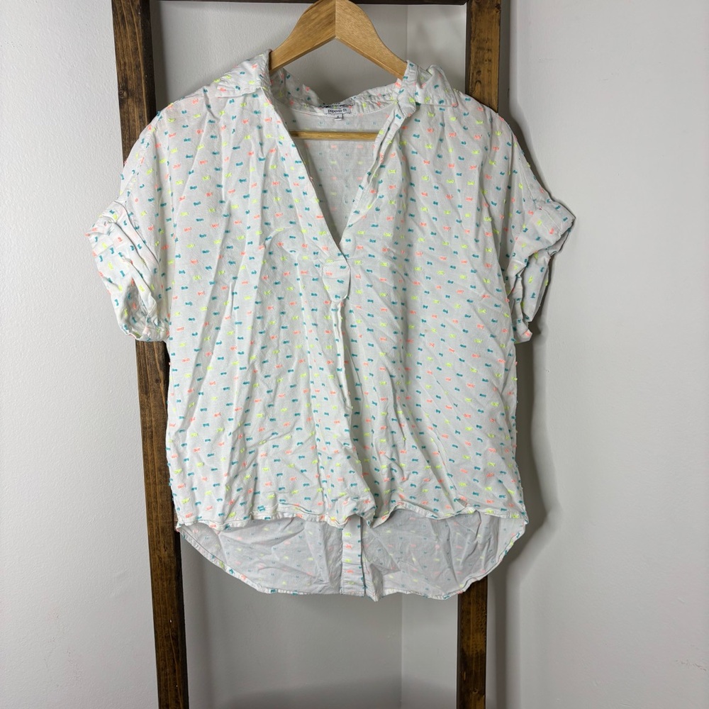 Crown and Ivy White Short Sleeve Popover Fit Blouse with Colorful Print